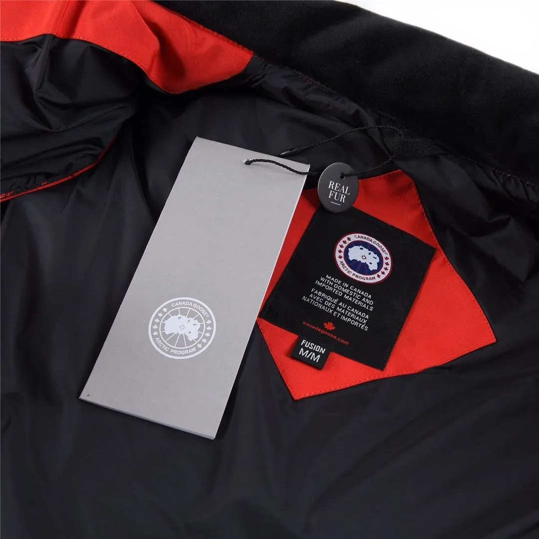 P360 Red] Canada Goose Canada Goose #Freestyle Crew 4154M Men’s and Women’s Vest Down# ➖ Genuine synchronous anti-counterfeiting chip sensor! ➖ Imported Behringer embroidery machine to customize 10,000-needle embroidery logo! ➖ Imported 21-count polyester-cotton blended original fabric, using Feather-Light 10D waterproof coating fabric, made of 84.5% polyester fiber and 15.5% cotton, 100% the best feel in the entire network! ➖ The genuine official website uses the national standard 80 white duck down, and will never be misled by false claims such as 90 down or goose down! ➖ 100% nylon nylon lining with double double-layer sealing design to prevent velvet from running away. Top-grade polar fleece is used in the collar and pockets to keep warm and comfortable! ➖ Yoshida YKK provides original custom-made electroplated sliders. YKK two-way lockable zippers are tight and smooth and will not peel off paint! ➖ 3M composite original Velcro is durable, and all accessories and hardware are disassembled and customized! ⛔No slander, no exaggeration, no need for too much copywriting, because it is focused, it is professional!  SIZE: XS S M L XL XXL